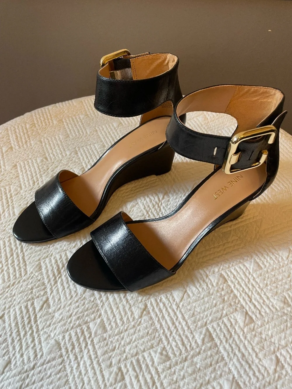 Nine West black ankle strap wedge sandal with gold buckle detail size 8.5